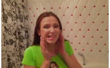 Беременная Эвелина Бледанс повредила свою челюсть