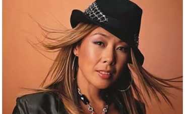 Анита Цой показала пикантный снимок