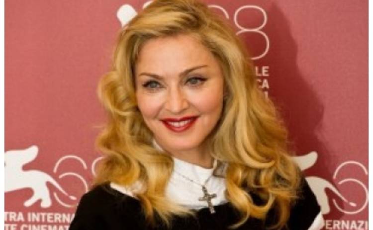 Мадонна советует собирать деньги на ее концерт