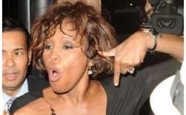 СМИ: ТОП-3 популярных версии о причине смерти Уитни Хьюстон