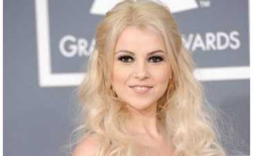 Мика Ньютон засветилась на церемонии Grammy 2012