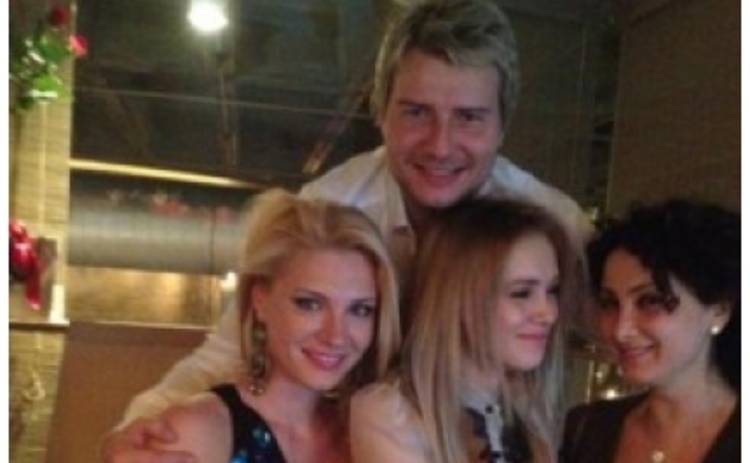 Николай Басков провел День Валентина сразу с тремя девушками