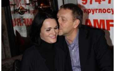 Слава впервые вышла в свет после родов