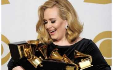 Журнал Public опубликовал эротические фото Адель: певица подает в суд