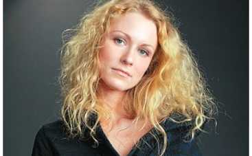 Беременную Катю Гордон снова избил муж