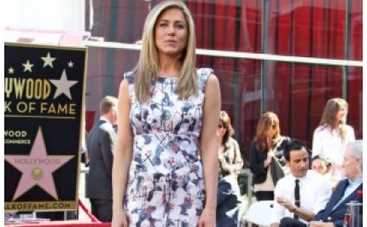 Энистон и Теру впервые поцеловались на публике