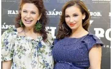 Бледанс и Чехова показали свои животики