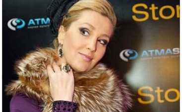 Беременная Снежана Егорова показала животик