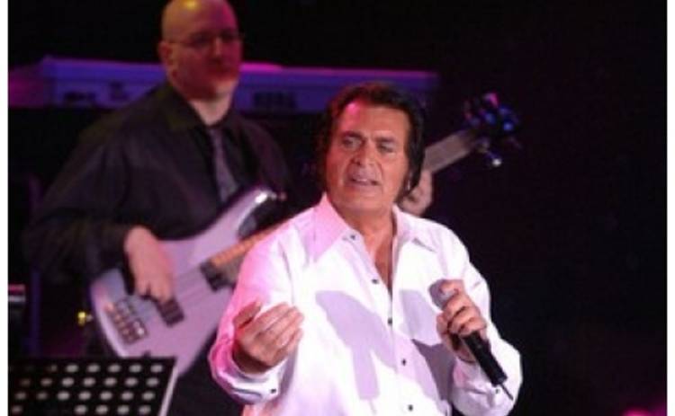 Великобританию на Евровидении 2012 представит 75-летний певец