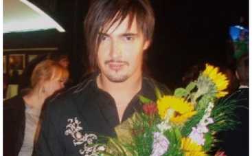 Знаменитые мужчины поздравили женщин с 8 Марта