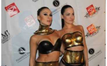 Группу NikitA украсила третья брюнетка