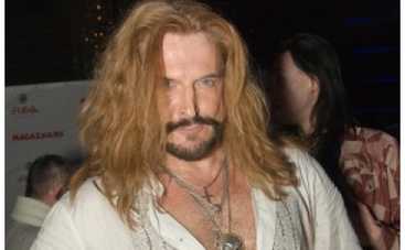 Никита Джигурда в телестудии полностью раздел девушку