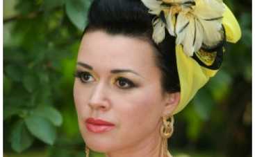 Анастасия Заворотнюк сама раздела 16-летнюю дочь?