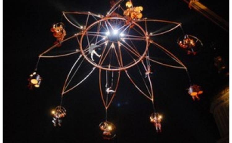 Фотогалерея: Безумный звон. В Украине началась Французская весна