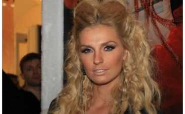 Саше Савельевой официант наплевал в кофе