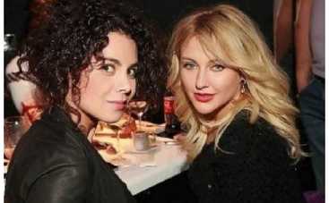 Настя Каменских и Ева Бушмина споют дуэтом