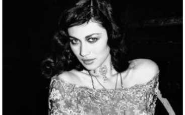 Девушка Бонда Ольга Куриленко запела