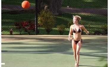 Экс-девушка Владимира Кличко показала свою фигурку