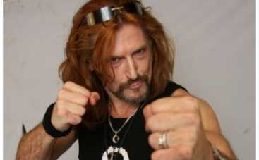 Никита Джигурда устроил драку прямо в очереди