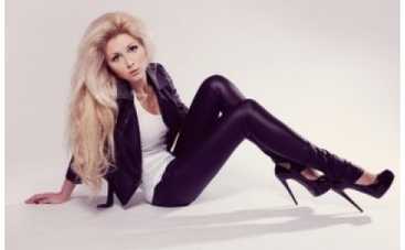 Дочь Заворотнюк прокомментировала свое откровенное фото