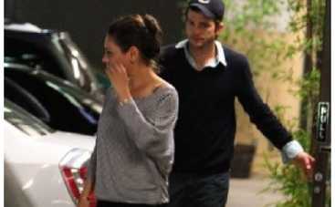 У Эштона Катчера новая подружка