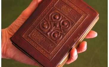 Самая старая книга в Европе останется в Англии