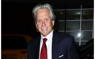 67-летний ловелас Майкл Дуглас взялся за старое