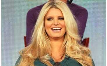 Джессика Симпсон будет рожать в леопардовом пеньюаре