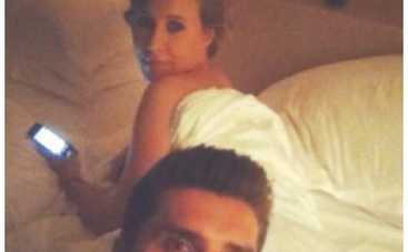 В Сеть попал постельный снимок Ксении Собчак и незнакомца