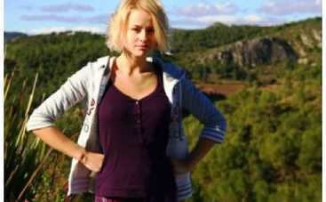 Сексуальная Юлия Смирнова пикинула шоу Холостяк 2