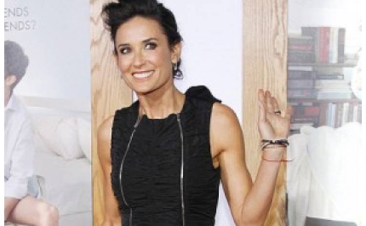 Деми Мур сменила имя