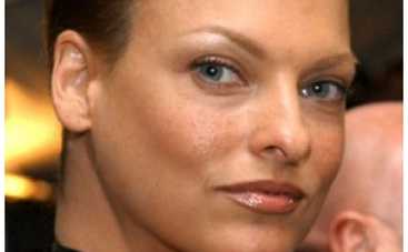 Линда Евангелиста отсудила рекордные алименты