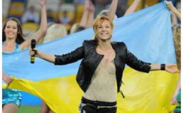 TARABAROVA выступила на футбольном поле