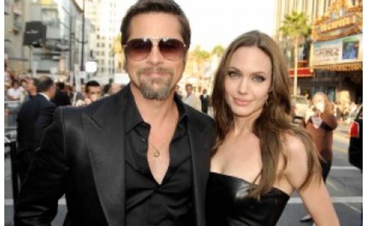 Анджелина Джоли и Брэд Питт ссорятся из-за свадьбы