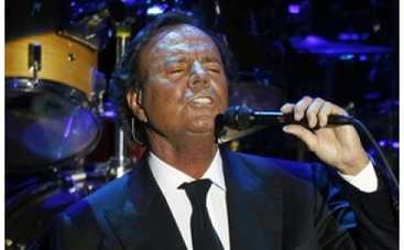 Хулио Иглесиас стал жертвой воров в Венесуэле