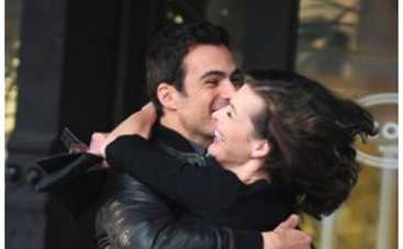 Милла Йовович случайно показала пятую точку