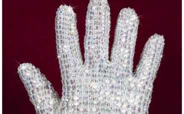 С молотка уйдет сценический гардероб Майкла Джексона