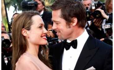 Анджелина Джоли подарила Брэду Питту вертолет