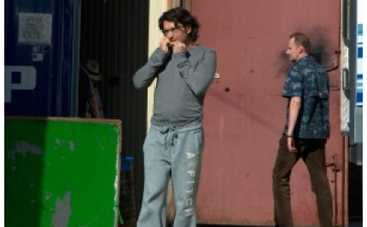 Папарацци сняли, как Андрей Малахов грызет ногти