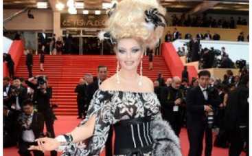 Лена Ленина пришла на Каннский фестиваль без нижнего белья
