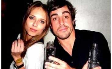 Звезда Формулы 1 соблазнил российскую модель