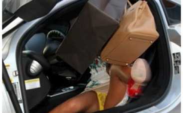 Певица Кэти Топурия показала нижнее белье