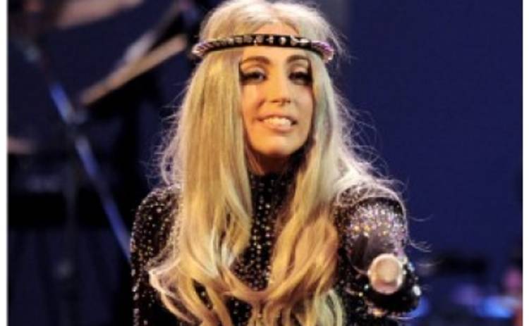Lady Gaga будет петь на русском языке