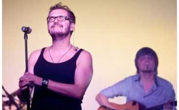 Пономарев вышел на сцену в домашней одежде