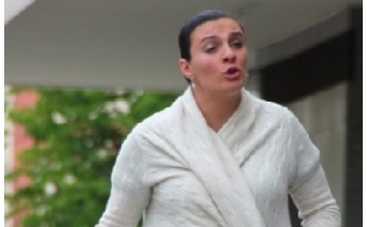 Елена Ваенга снова показала округлившийся животик