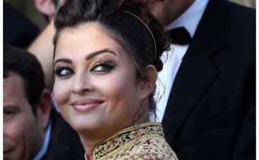 Айшвария Рай показала пухлые формы на Каннском фестивале