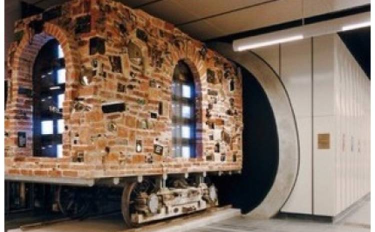 Венское метро превратилось в галерею современного искусства
