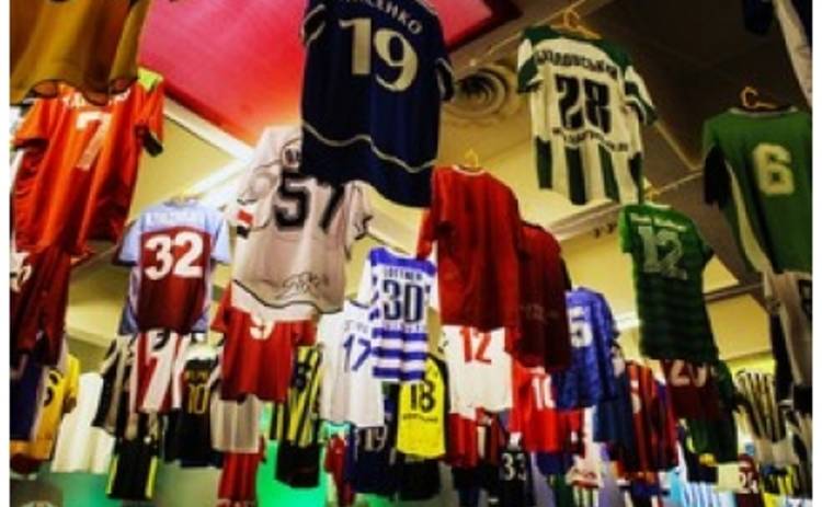 В Киеве открылась самая большая в Европе выставка футболок лучших футболистов планеты
