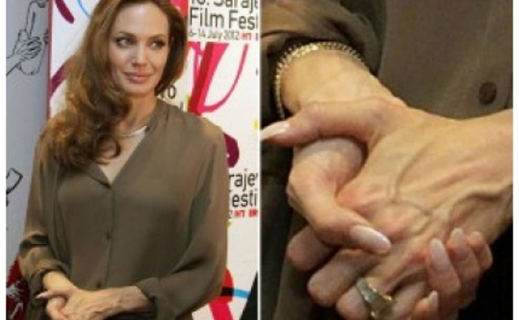 Анджелина Джоли впервые вышла в свет в обручальном кольце