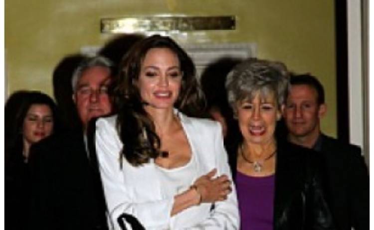 Анджелина Джоли не любит свою будущую свекровь